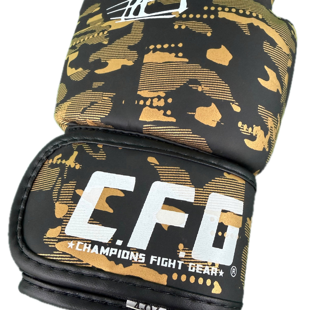 CFG Muay Thai bokshandschoenen kids, kleur Camouflage goud, detail logo